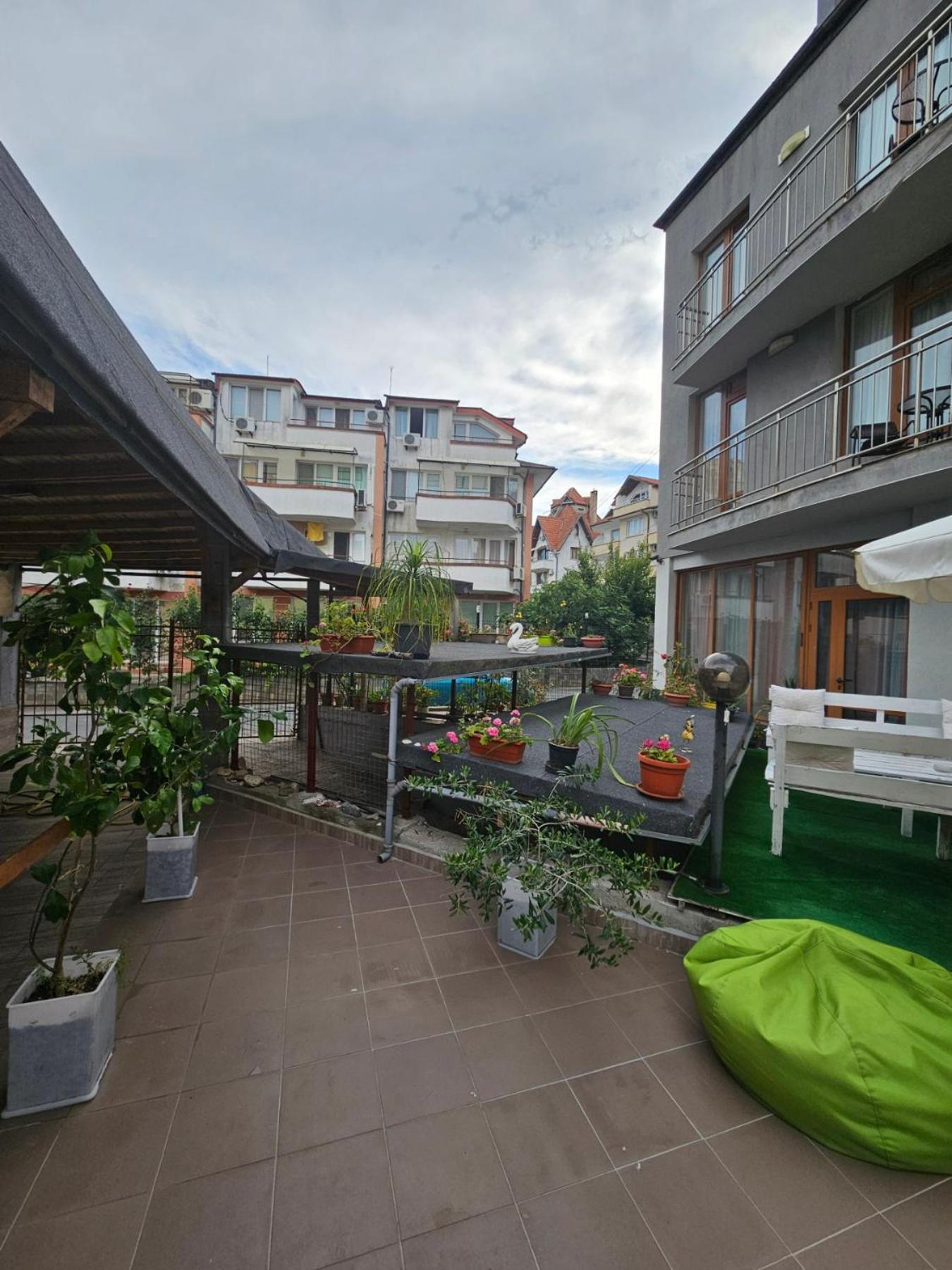 Guest House Petrovi Ravda Exterior foto