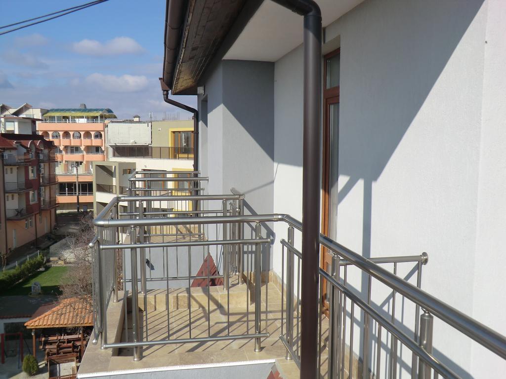 Guest House Petrovi Ravda Exterior foto